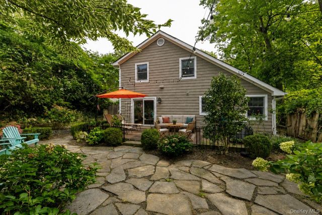 18 Walnut Avenue, Setauket, NY 11733