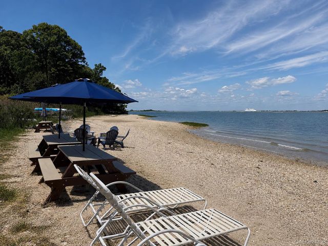 18 Walnut Avenue, Setauket, NY 11733