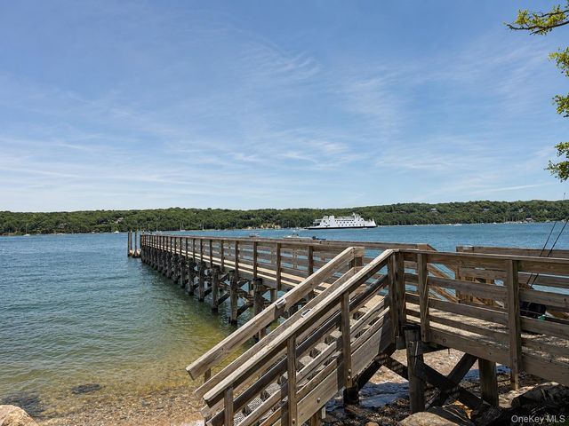 18 Walnut Avenue, Setauket, NY 11733