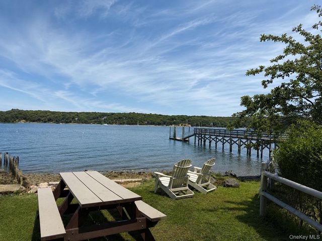 18 Walnut Avenue, Setauket, NY 11733