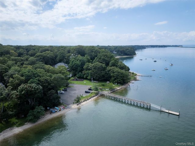 18 Walnut Avenue, Setauket, NY 11733