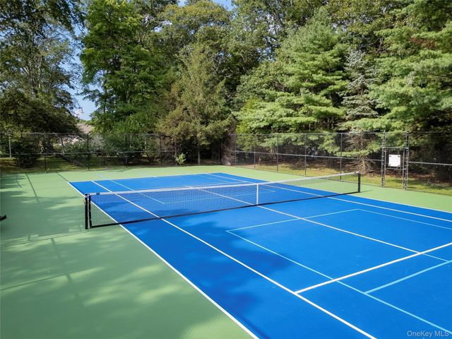 18 Walnut Avenue, Setauket, NY 11733
