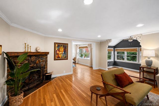 18 Walnut Avenue, Setauket, NY 11733