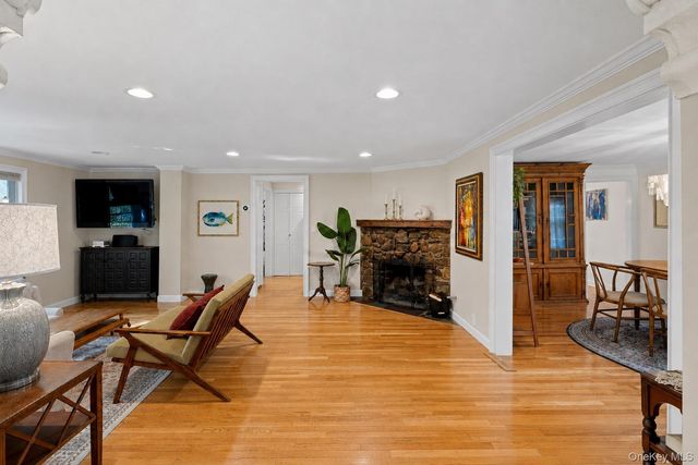 18 Walnut Avenue, Setauket, NY 11733