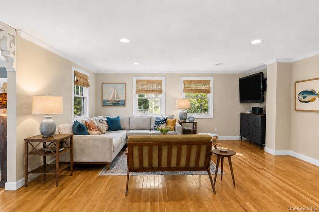18 Walnut Avenue, Setauket, NY 11733