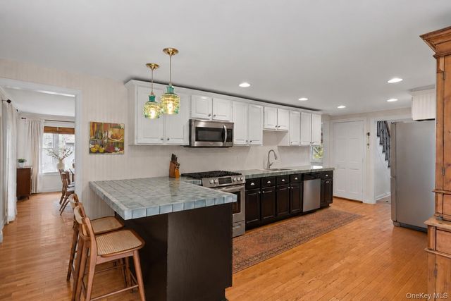 18 Walnut Avenue, Setauket, NY 11733