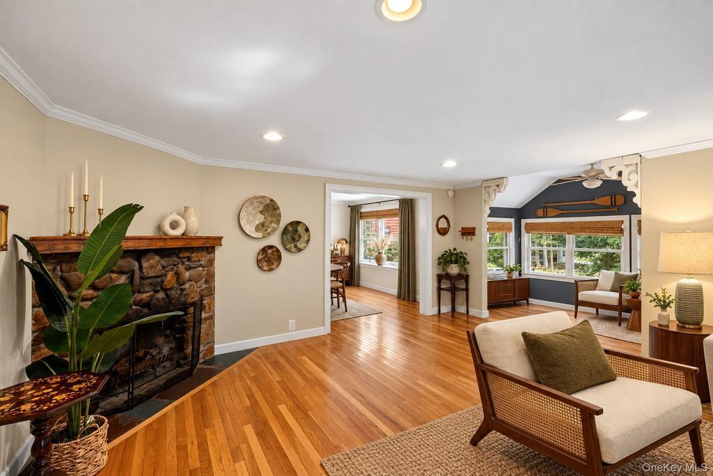 18 Walnut Avenue, Setauket, NY 11733 — photo 5