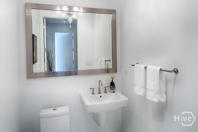 316 E State Street 3B, Savannah, GA 31401