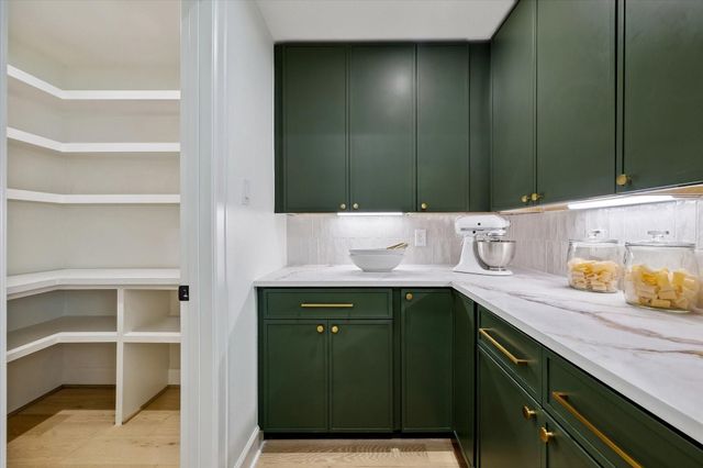 10519 Brinwood Drive, Houston, TX 77043