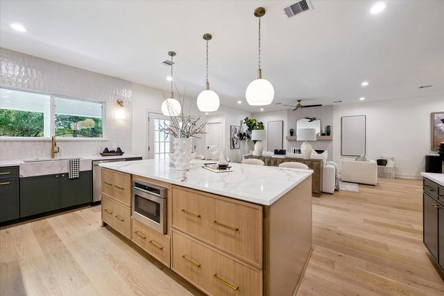 10519 Brinwood Drive, Houston, TX 77043