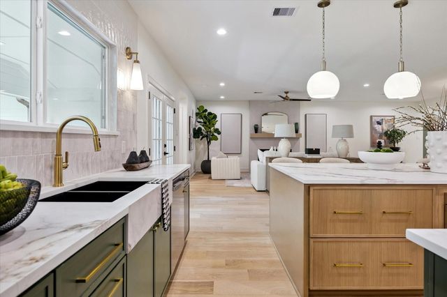 10519 Brinwood Drive, Houston, TX 77043