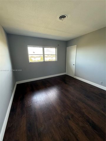 1021 Crystal Lake Dr 307, Deerfield Beach, FL 33064