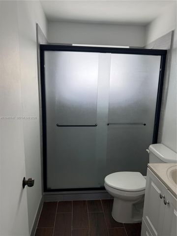 1021 Crystal Lake Dr 307, Deerfield Beach, FL 33064