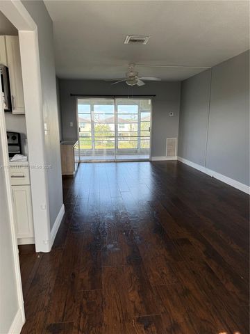 1021 Crystal Lake Dr 307, Deerfield Beach, FL 33064