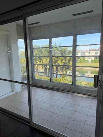 1021 Crystal Lake Dr 307, Deerfield Beach, FL 33064