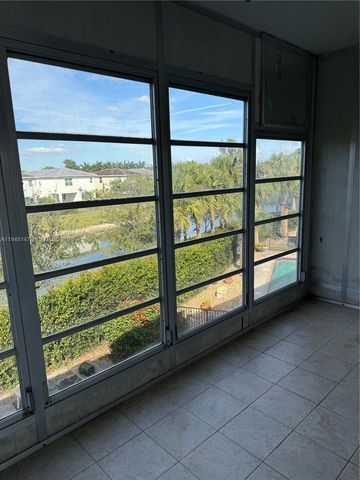 1021 Crystal Lake Dr 307, Deerfield Beach, FL 33064