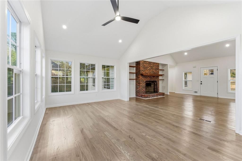 Image 12 of property listing at 1715 Crestline NE Drive, Atlanta, GA 30345