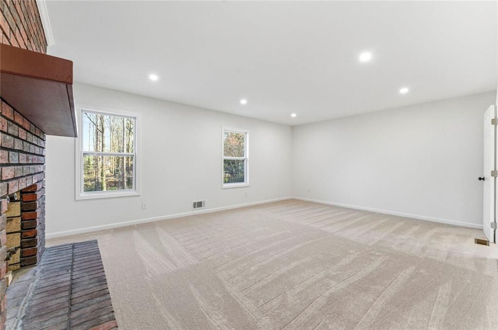 Image 13 of property listing at 1715 Crestline NE Drive, Atlanta, GA 30345