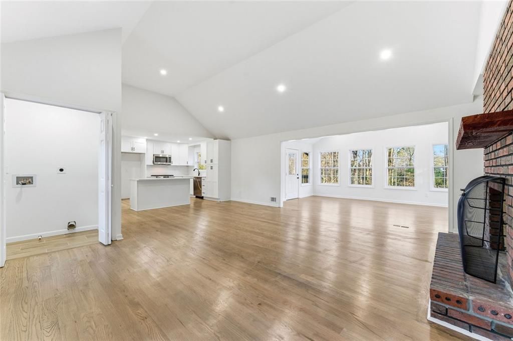 Image 8 of property listing at 1715 Crestline NE Drive, Atlanta, GA 30345