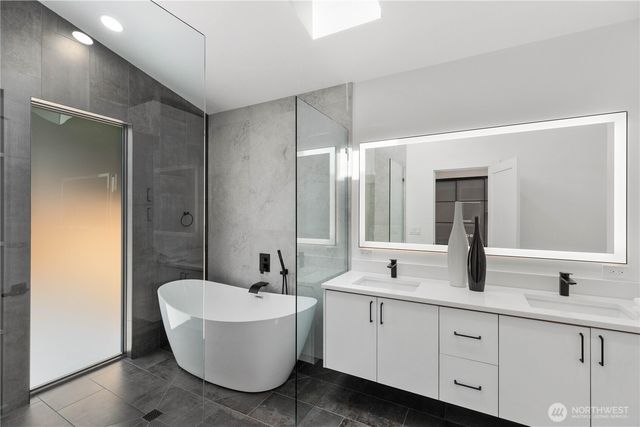 15729 Larch Way, Lynnwood, WA 98087