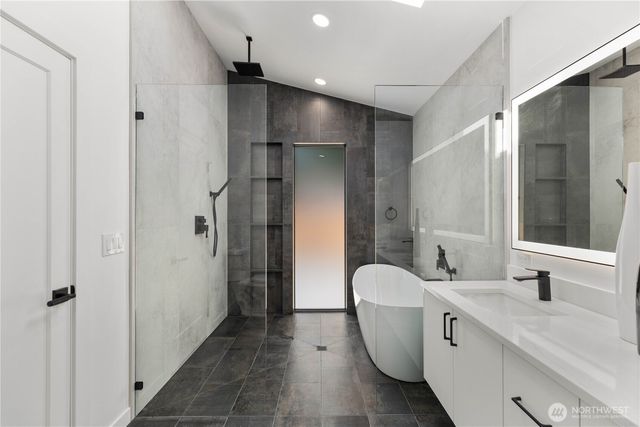 15729 Larch Way, Lynnwood, WA 98087