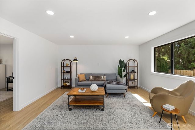 15729 Larch Way, Lynnwood, WA 98087
