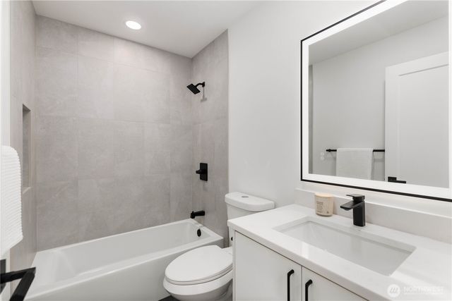 15729 Larch Way, Lynnwood, WA 98087