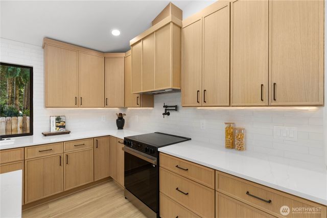 15729 Larch Way, Lynnwood, WA 98087