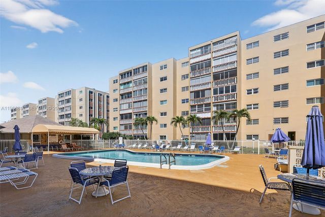 421 NE 14th Ave 608, Hallandale Beach, FL 33009