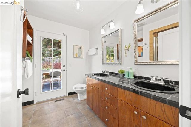 4425 Norton Ave, Oakland, CA 94602