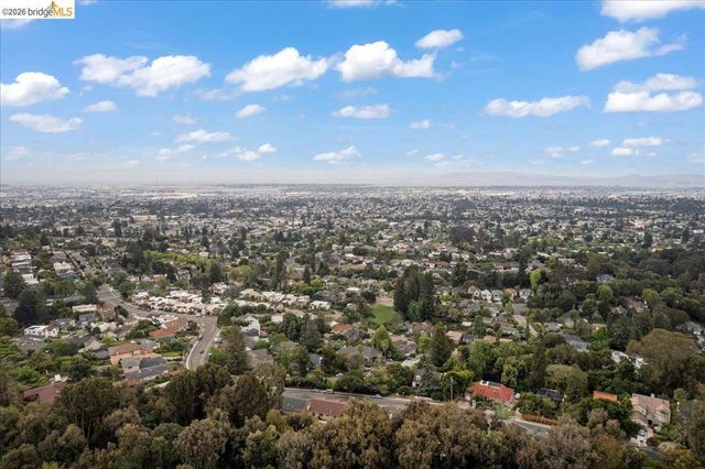 4425 Norton Ave, Oakland, CA 94602