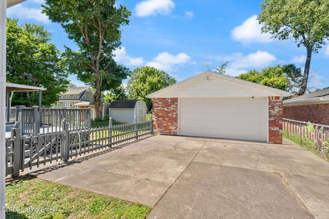 6510 Ridge Cliff Rd, Louisville, KY 40228