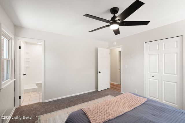 6510 Ridge Cliff Rd, Louisville, KY 40228