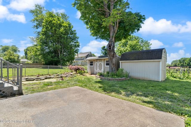 6510 Ridge Cliff Rd, Louisville, KY 40228