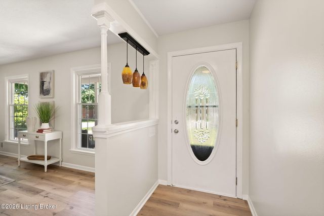 6510 Ridge Cliff Rd, Louisville, KY 40228