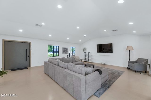 3420 E OREGON Avenue, Phoenix, AZ 85018