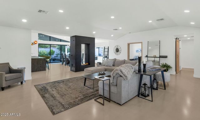 3420 E OREGON Avenue, Phoenix, AZ 85018