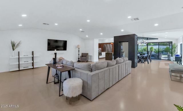 3420 E OREGON Avenue, Phoenix, AZ 85018