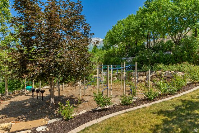 196 S HOLLY DR, Alpine, UT 84004