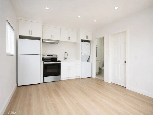 7649 Paso Robles, Lake Balboa, CA 91406