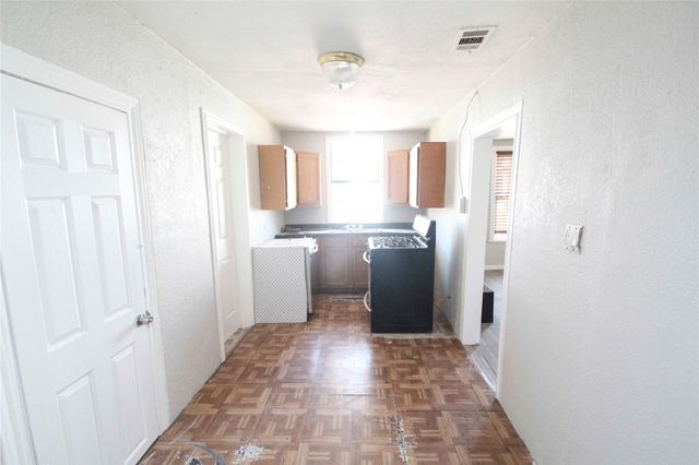 923 S Wine Street, Gainesville, TX 76240