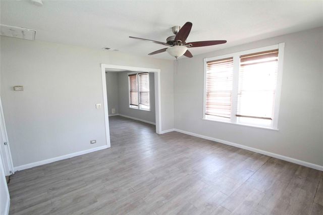 923 S Wine Street, Gainesville, TX 76240