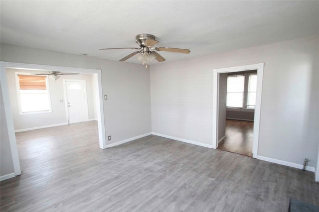 923 S Wine Street, Gainesville, TX 76240