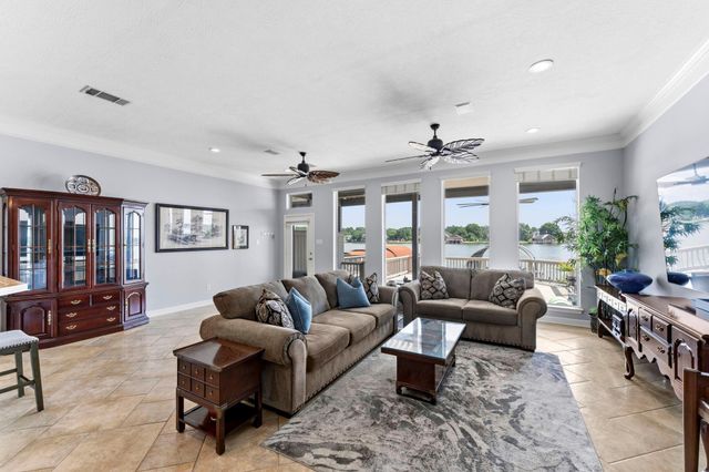 1208 Lake View Drive, Montgomery, TX 77356