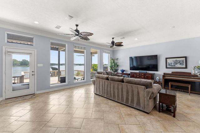 1208 Lake View Drive, Montgomery, TX 77356