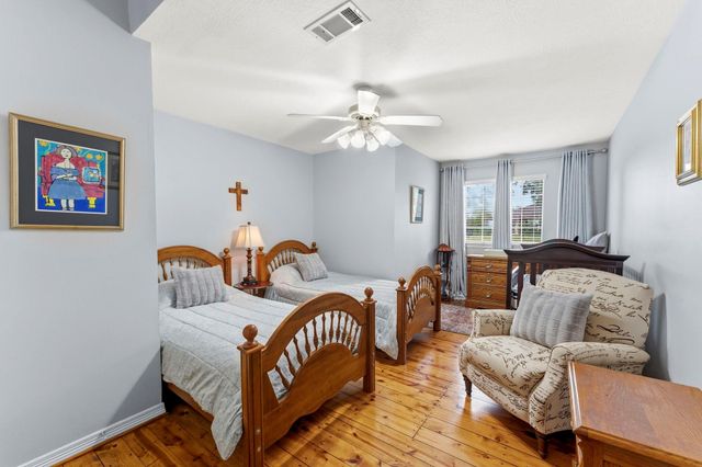 1208 Lake View Drive, Montgomery, TX 77356