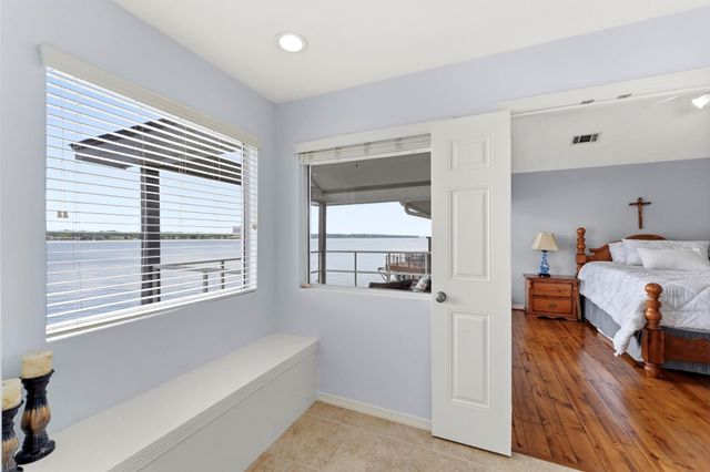 1208 Lake View Drive, Montgomery, TX 77356