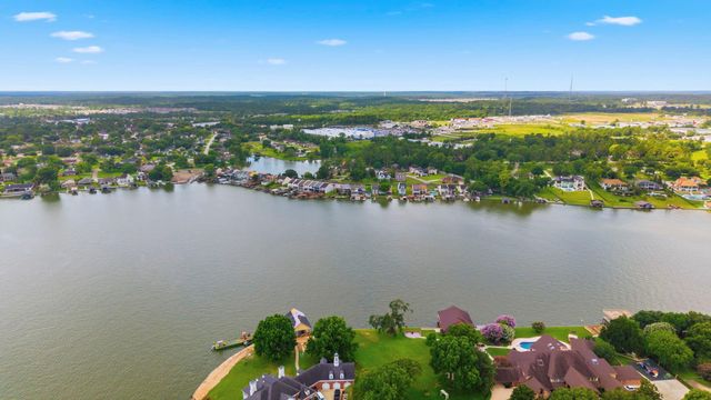 1208 Lake View Drive, Montgomery, TX 77356