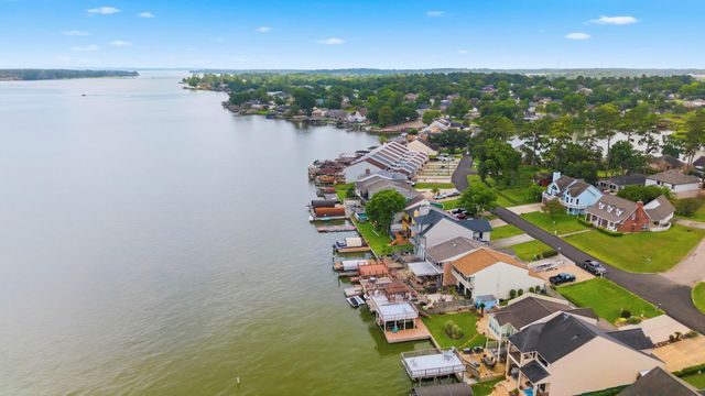 1208 Lake View Drive, Montgomery, TX 77356