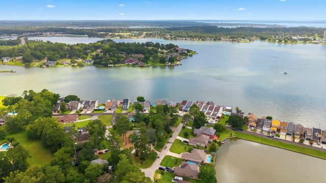 1208 Lake View Drive, Montgomery, TX 77356